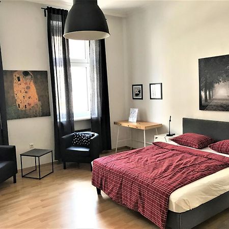 Studio & Apartments Near Reumannplatz Wien Eksteriør billede
