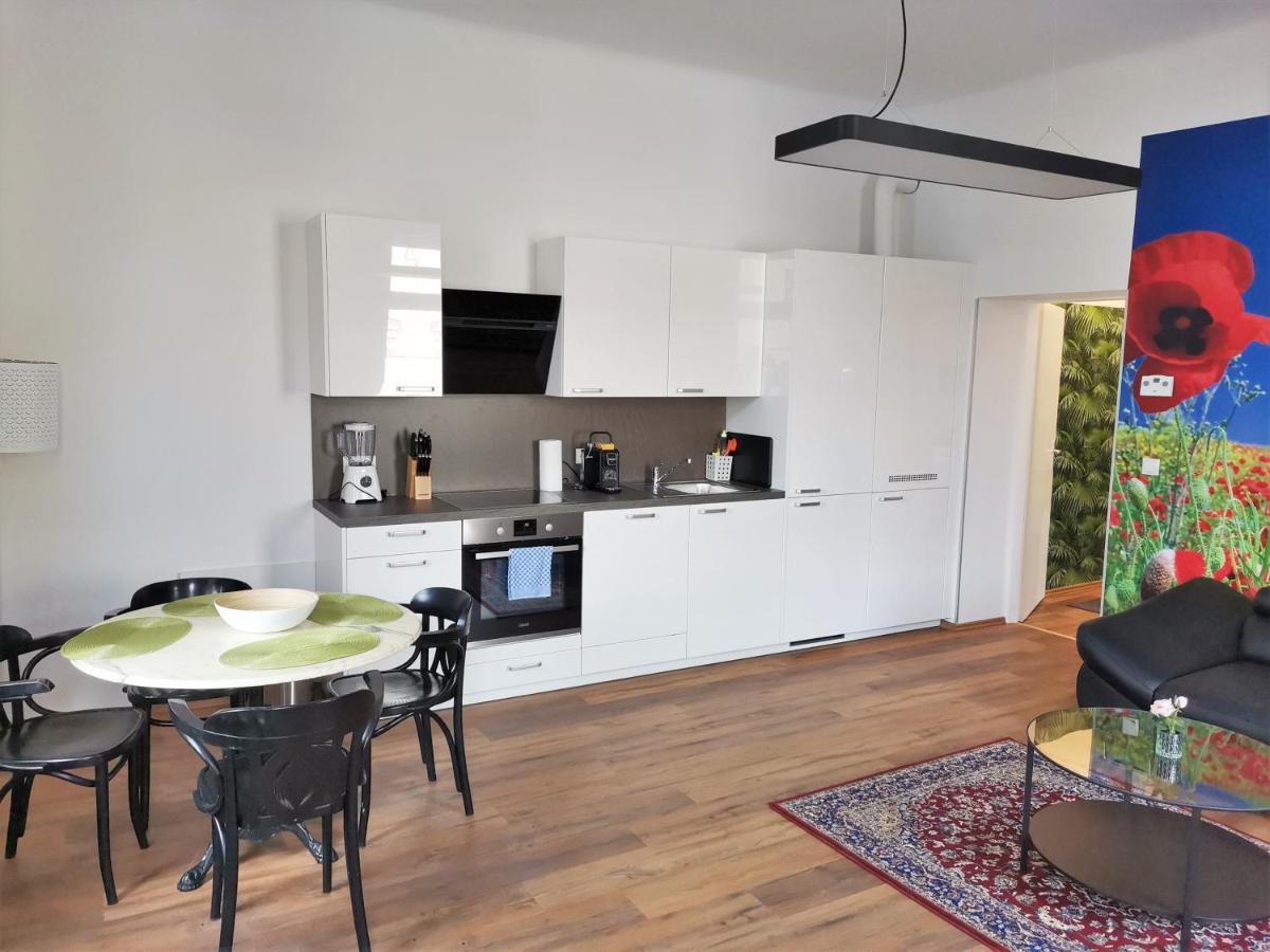 Studio & Apartments Near Reumannplatz Wien Eksteriør billede